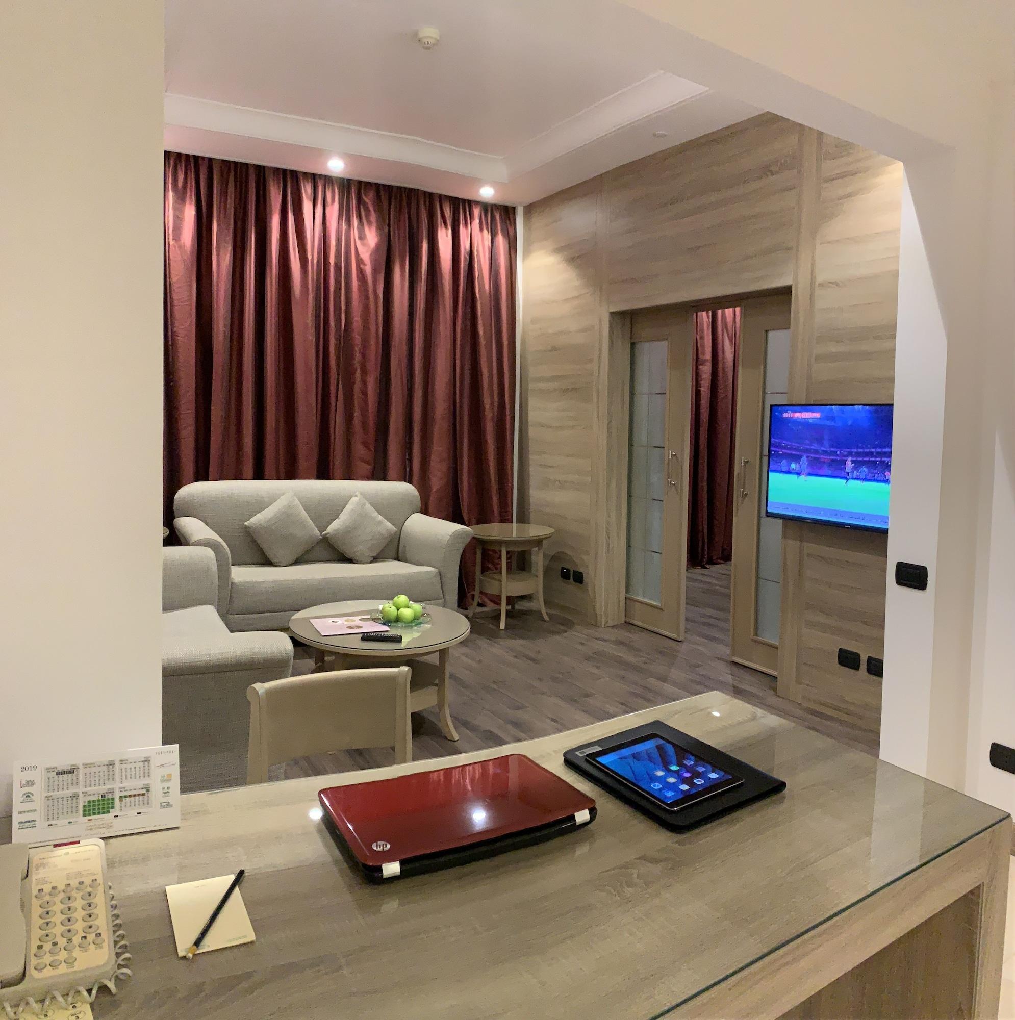 Carlton Al Moaibed Hotel Дамам Екстериор снимка A suite at the hotel