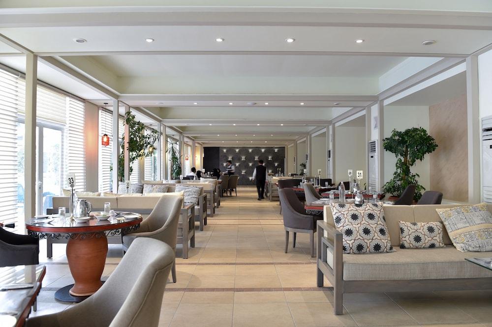 Carlton Al Moaibed Hotel Дамам Екстериор снимка The restaurant
