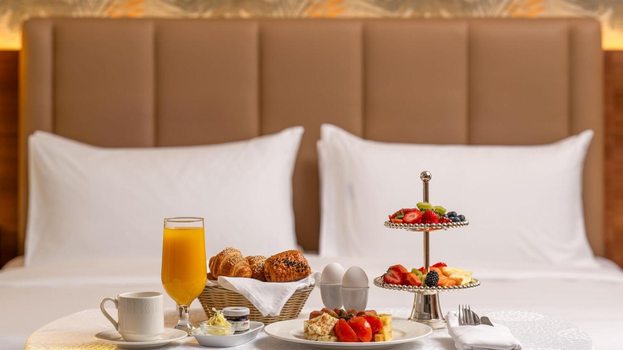 Carlton Al Moaibed Hotel Дамам Екстериор снимка Room service