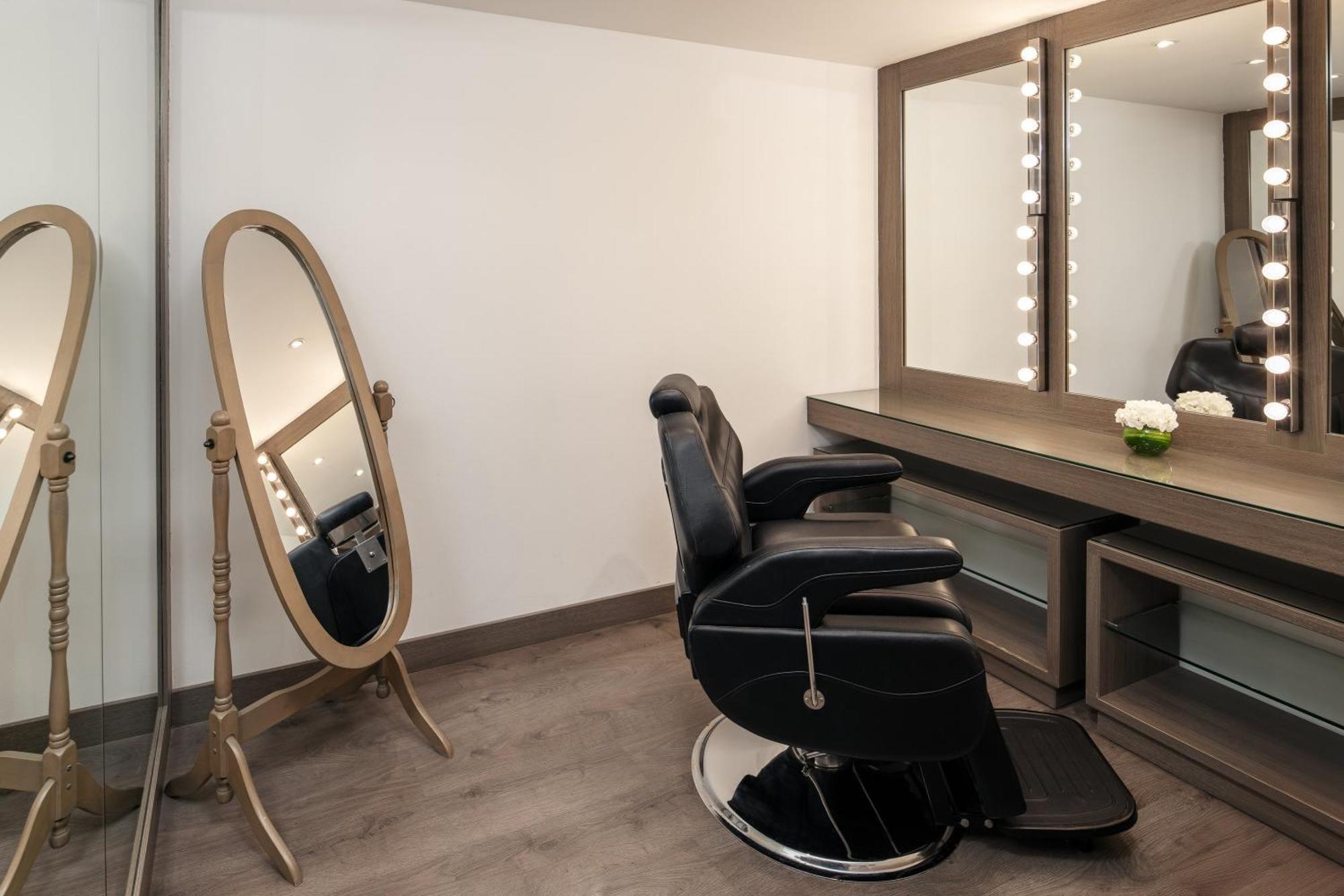 Carlton Al Moaibed Hotel Дамам Екстериор снимка The salon's interior