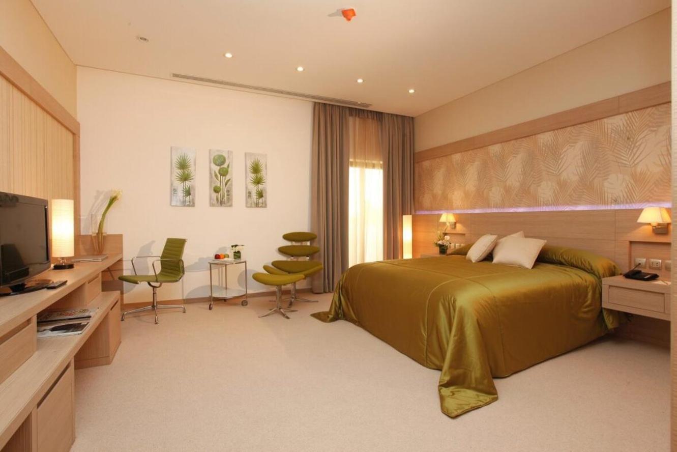 Carlton Al Moaibed Hotel Дамам Екстериор снимка A room at the hotel