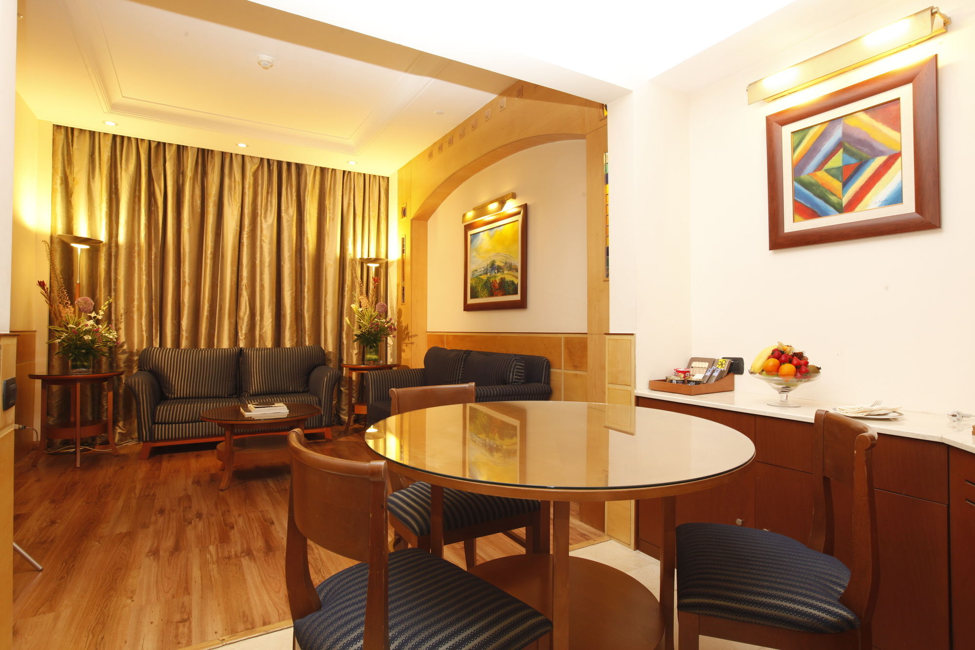 Carlton Al Moaibed Hotel Дамам Екстериор снимка A suite at the hotel